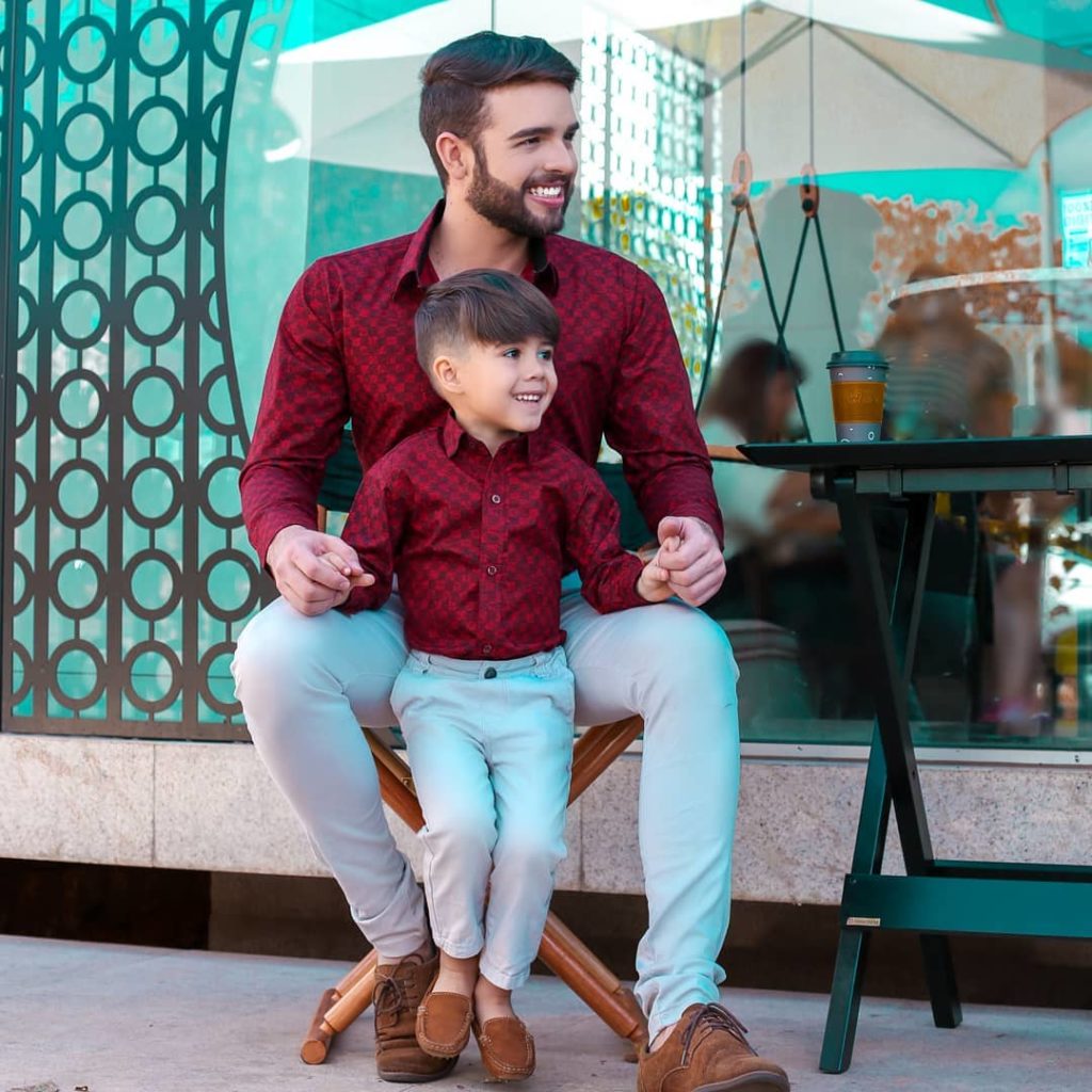 roupas iguais pai mae e filho