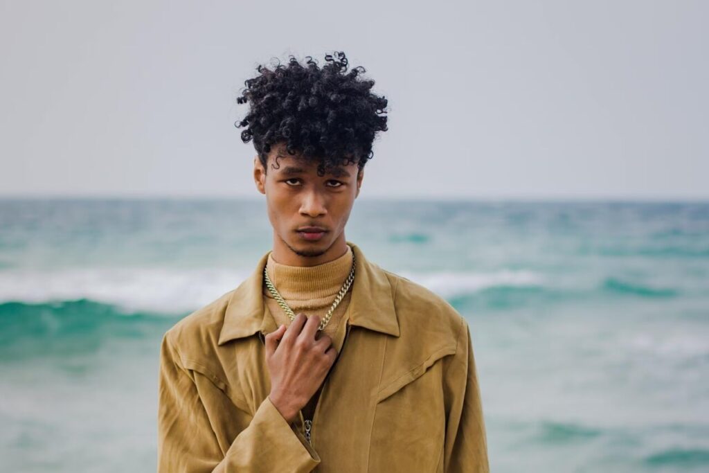Cabelo Cacheado Grande Americano: 12 Ideias Incríveis high fade
