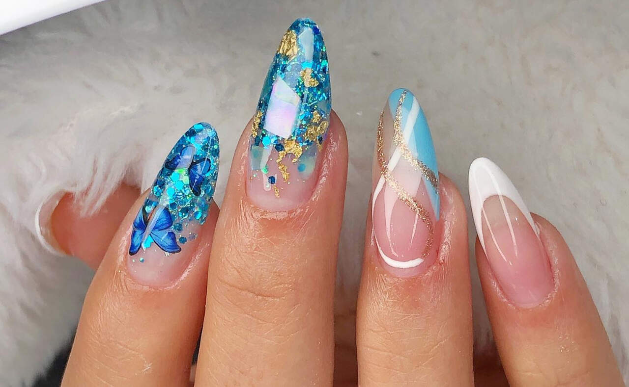 unhas decoradas azul