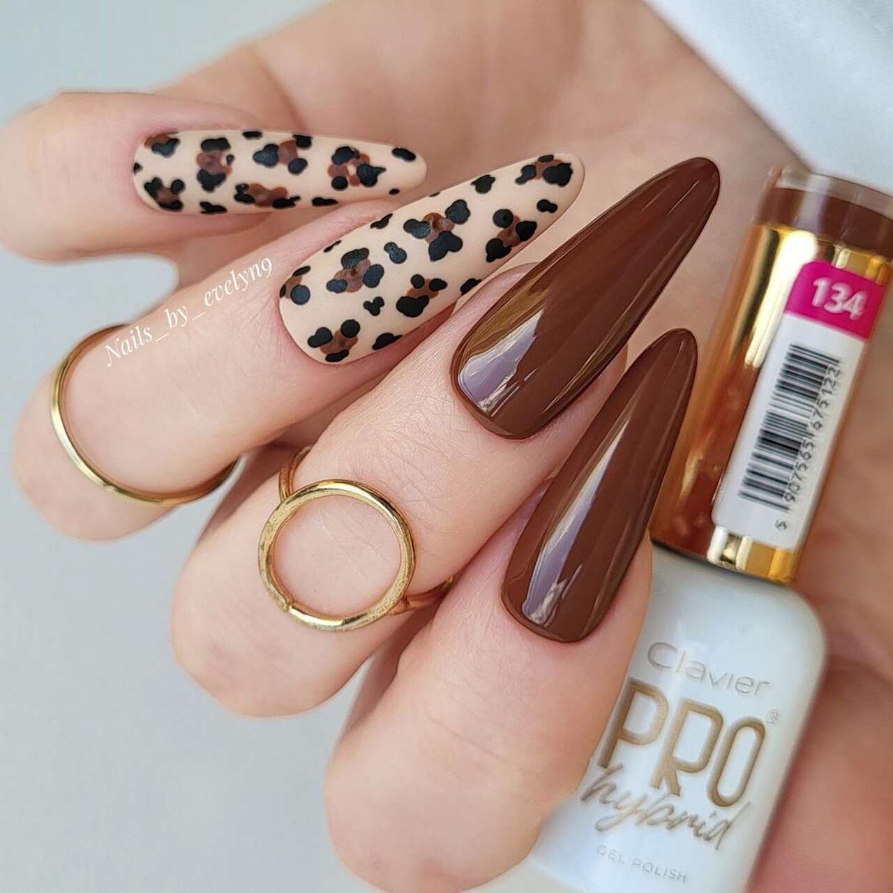 unhas decoradas marrom e animal print