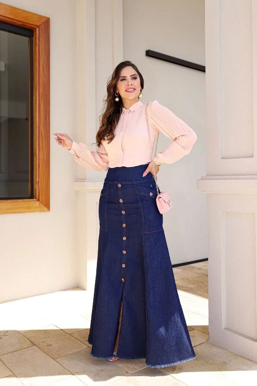 mulher com saia longa