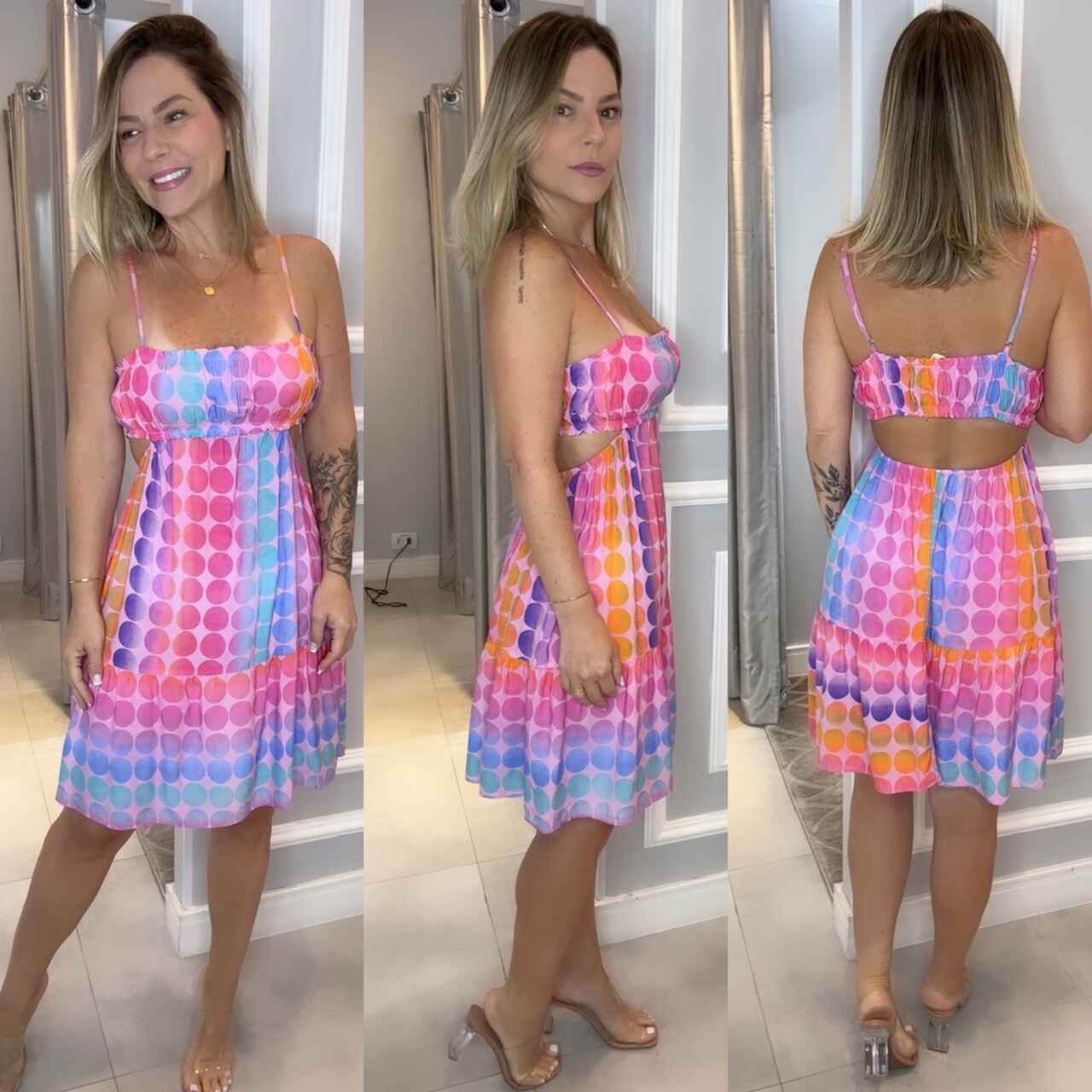 vestido de poá colorido