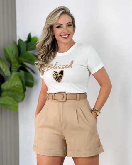 Look com T-Shirt 2024: Ideias com Shorts, Calça e Terceira Peça Look com T-Shirt 2024