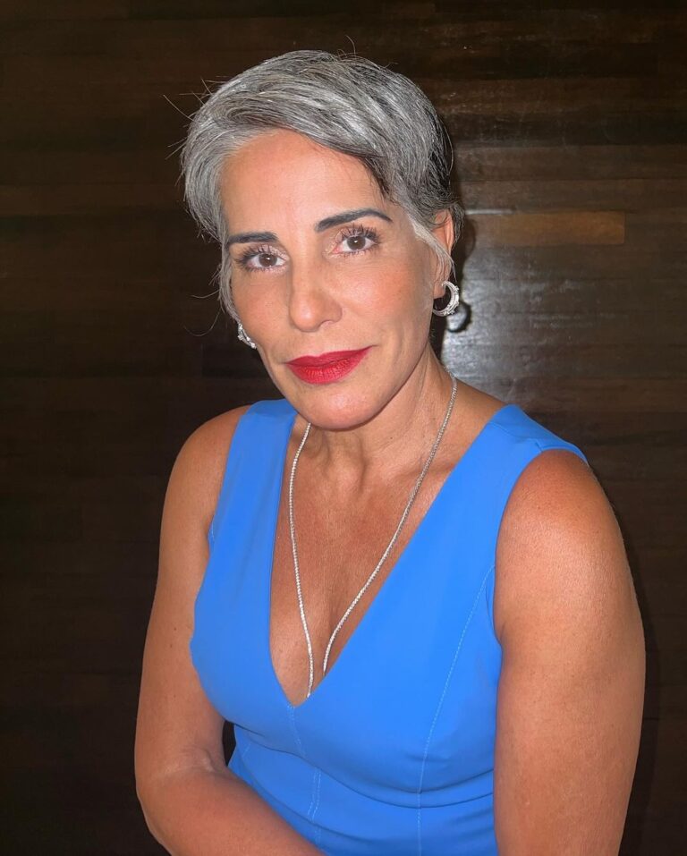 Cabelo Grisalho Feminino Curto 2024: Cortes e Finalizações