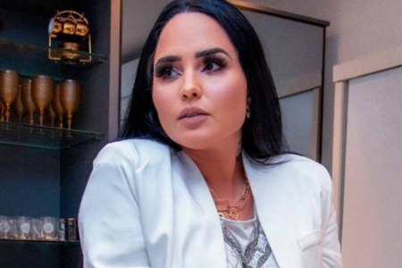 Justiça revela dívida milionária de Perlla com ex-empresários Justiça revela dívida milionária de Perlla com ex-empresários