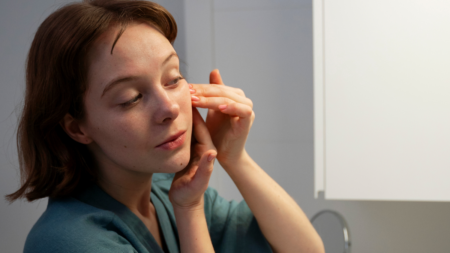 Água micelar realmente funciona para hidratar a pele antes da make? Saiba tudo Água micelar realmente funciona para hidratar a pele antes da make? Saiba tudo