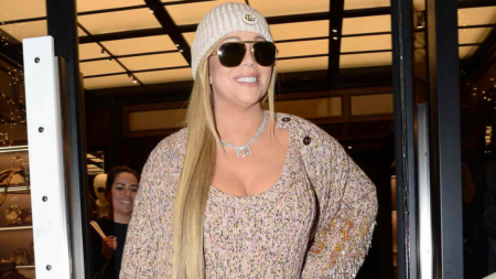 Mariah Carey posa com look avaliado em R$ 112 mil para curtir as férias em Aspen