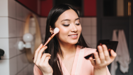 Conheça a fresh skin, nova tendência de maquiagem para 2025