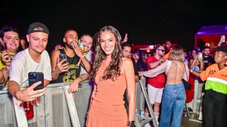 Bruna Marquezine aposta na tendência de bijus do momento