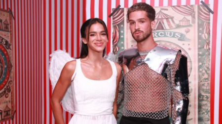Bruna Marquezine chama atenção com vestido de mais de R$ 4 mil Bruna Marquezine chama atenção com vestido de mais de R$ 4 mil