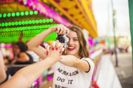 Lollapalooza 2025: Como cuidar da pele para curtir o festival sem preocupações