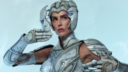 São Paulo Fashion Week: Deborah Secco exibe look futurista