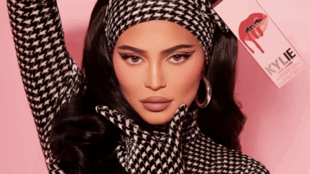 Kylie Jenner lança três novos produtos labiais para o Brasil