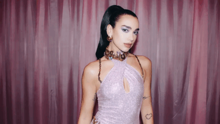 Dua Lipa aposta em naked dress e resgata tendência Dua Lipa aposta em naked dress e resgata tendência