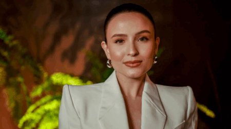 Larissa Manoela rouba a cena com look de quase R$ 15 mil, confira Larissa Manoela rouba a cena com look de quase R$ 15 mil, confira
