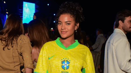 Bella Campos usa camisa com frase viral de Vale Tudo e chama atenção, confira Bella Campos usa camisa com frase viral de Vale Tudo e chama atenção, confira