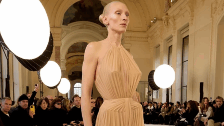 Paris dá início à Semana de Moda de Alta-Costura, confira a programação Paris dá início à Semana de Moda de Alta-Costura, confira a programação