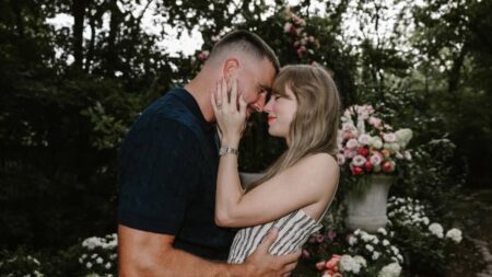 Anel de noivado de Taylor Swift chama atenção pelo valor; confira taylor swift e travis kelce