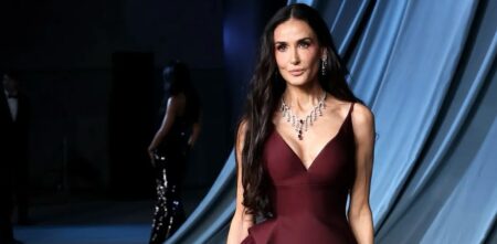 Demi Moore explica por que mantém o cabelo longo; Relembre os visuais marcantes Demi Moore com seu cabelo longo
