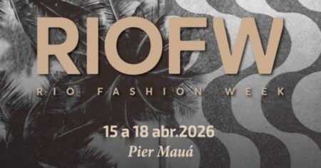 Card oficial do Rio Fashion Week anuncia retorno do evento entre 15 e 18 de abril de 2026, no Pier Mauá, com identidade visual em tons neutros e grafismos abstratos