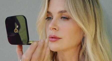 Bolsa de R$ 40 mil rouba a cena em clique de Nicole Kidman no Chile Nicole Kidman aparece em clique elegante durante viagem, chamando atenção por acessório de luxo avaliado em R$ 40 mil