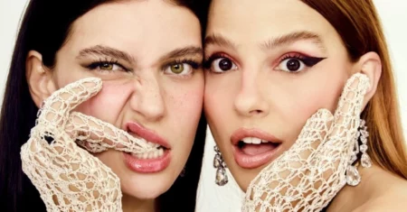 Alanis Guillen e Gabi Medvedovsky reagem a tweets e memes de fãs hoje nos bastidores da Capricho