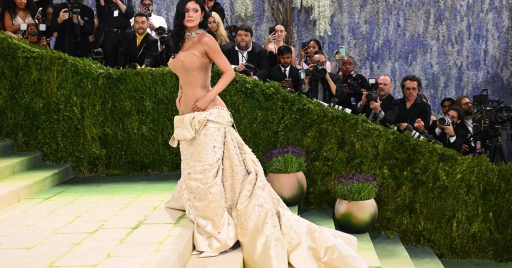 Kylie Jenner deixa o Met Gala na lona com breguice desastrada Kylie Jenner deixa o Met Gala na lona com breguice desastrada