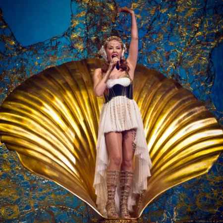 Kylie Minogue: Conheça o sucesso da rainha do pop que vendeu 80 milhões de discos