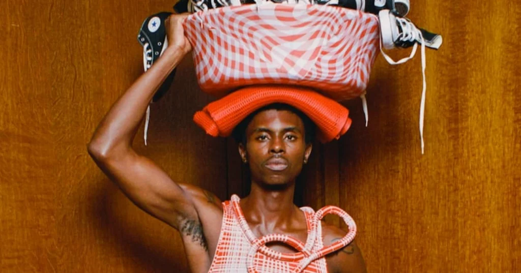 Designers de Moda Enfrentam o Desafio de Equilibrar Escala e Criatividade em 2026